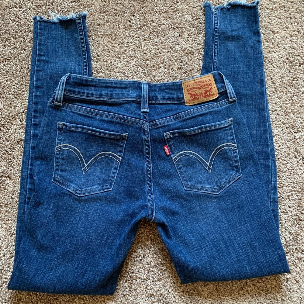 Women’s size 27 skinny Levi’s